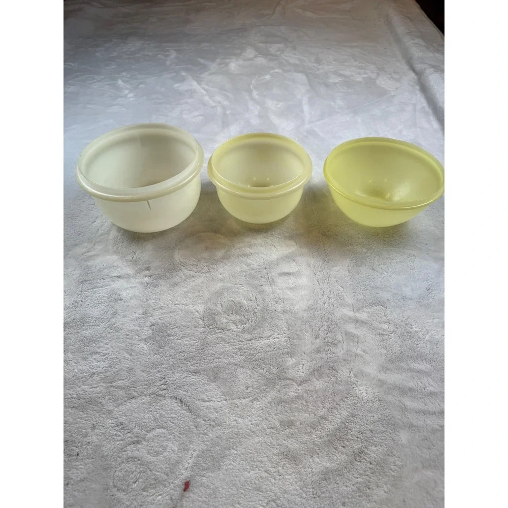 Tupperware Wonderlier Bowls Set of 3 Yellow‎ Mixing Serving Vintage